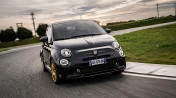 Το νέο Abarth 695 75° Anniversario τιμά τον 1.4 T-Jet κινητήρα